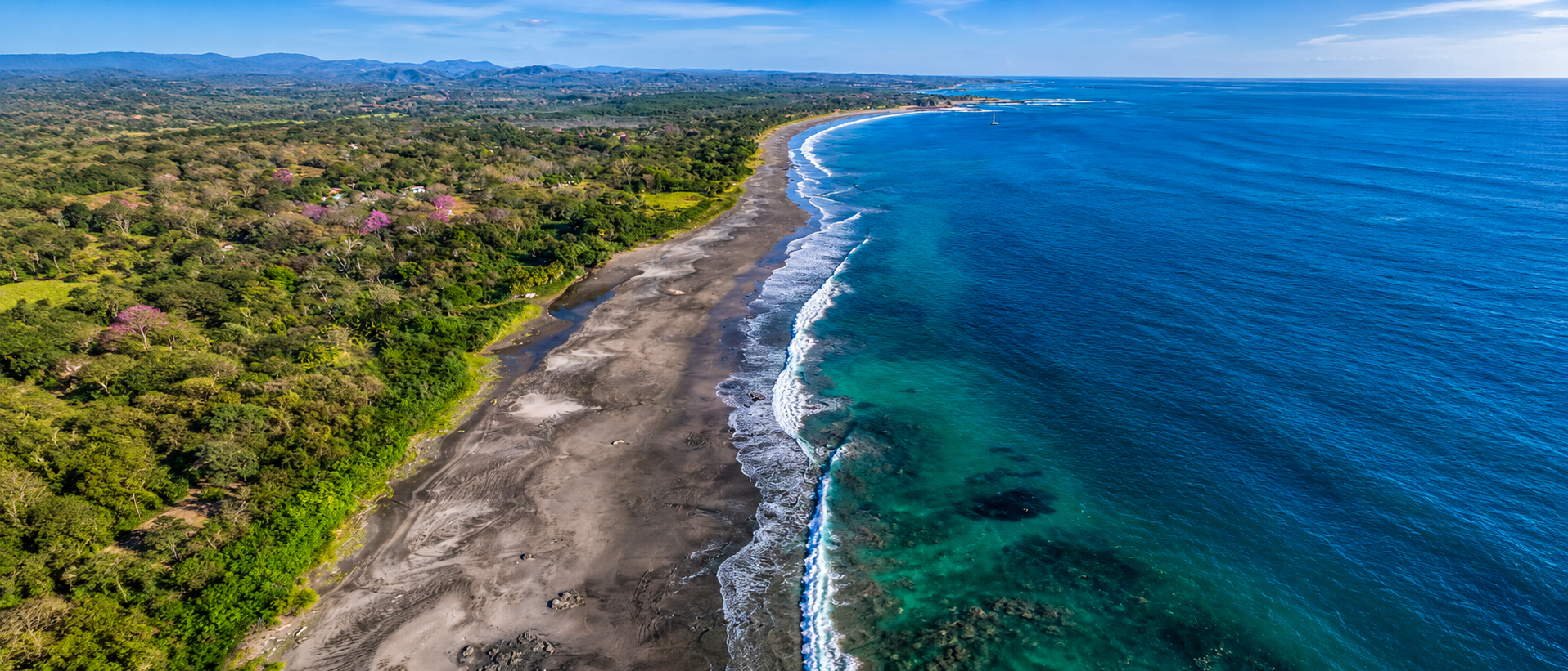 Vista aérea de Playa Junquillal, Guanacaste